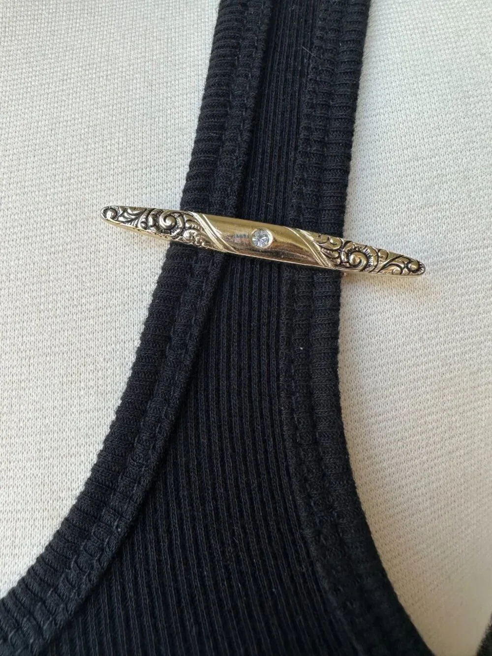 Vintage Avon Gold Tone Bar Brooch Clear Glass Crystal Ornate Scroll Pin 2.5”
